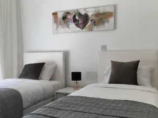 Комплекс таунхаусов с бассейном и зеленой зоной недалеко от песчаных пляжей, Пафос, Кипр