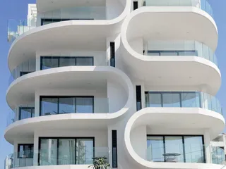 Малоэтажная резиденция рядом с новой гаванью и центром Ларнаки, Кипр