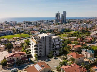 Современная резиденция с бассейном и садами рядом с пляжем, Гермасогейя, Кипр