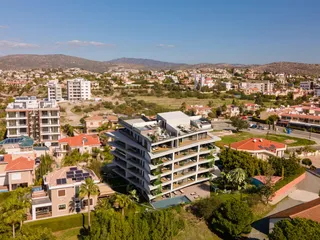 Современная резиденция с бассейном и садами рядом с пляжем, Гермасогейя, Кипр