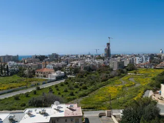 Современная резиденция с бассейном и садами рядом с пляжем, Гермасогейя, Кипр