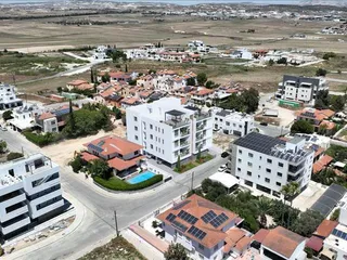 Малоэтажная резиденция с парковкой рядом с центром Ларнаки, Кипр