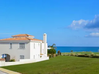 Комплекс вилл на берегу моря с бассейнами и садами, Латхи, Кипр