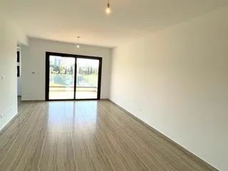 Современный клубный комплекс с бассейном в 750 метрах от пляжа, Гермасойя, Кипр