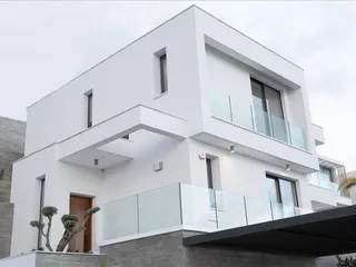 Новый комплекс меблированных вилл в 500 метрах от пляжа и поля для гольфа, Хлорака, Кипр