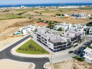 Новая резиденция с бассейном и тренажерным залом рядом с морем, Ливадия, Кипр