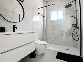 Малоэтажная резиденция недалеко от пляжа и университета, в престижном районе Ливадия, Кипр