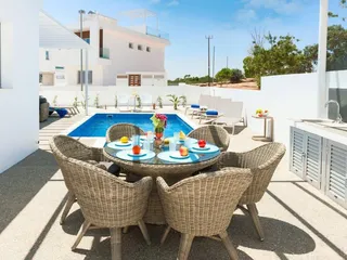 Новый жилой комплекс вилл с бассейнами в Айя-Напе, Кипр