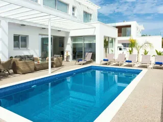 Новый жилой комплекс вилл с бассейнами в Айя-Напе, Кипр