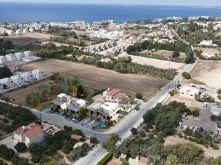 Жилой комплекс с бассейнами и видами на море, Хлорака, Кипр