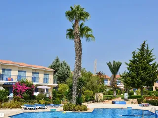 Комплекс вилл с бассейном и террасами рядом с морем, Като Пафос, Кипр