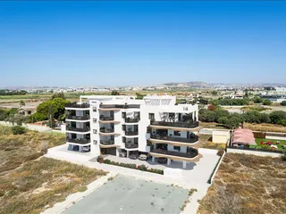 Новая резиденция с садом на крыше в 250 метрах от моря, Ливадия, Кипр