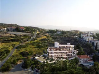 Новый закрытый жилой комплекс с бассейнами и видами на море рядом с пляжем и центром Лимасола, Агиос Тихонас, Кипр