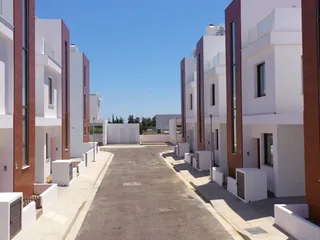 Комплекс вилл с общим бассейном в 2 минутах от пляжа, Ларнака, Кипр