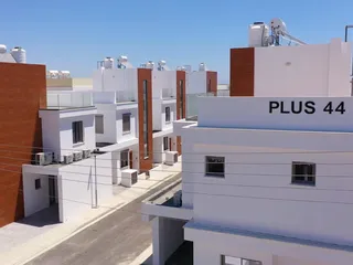 Комплекс вилл с общим бассейном в 2 минутах от пляжа, Ларнака, Кипр