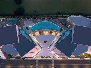 Многофункциональный комплекс с бассейнами и ресторанами рядом с морем, Ливадия, Кипр