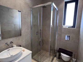 Новый жилой комплекс вилл с бассейнами и видом на море в городе Пафос, Кипр