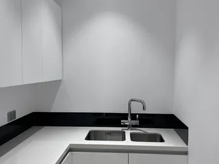 Новый жилой комплекс вилл с бассейнами и видом на море в городе Пафос, Кипр