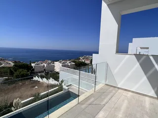 Новый жилой комплекс вилл с бассейнами и видом на море в городе Пафос, Кипр