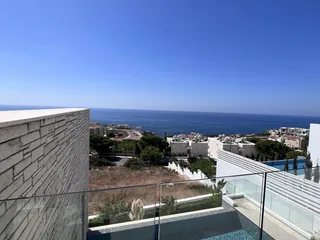 Новый жилой комплекс вилл с бассейнами и видом на море в городе Пафос, Кипр