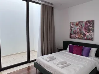 Новый жилой комплекс вилл с бассейнами и видом на море в городе Пафос, Кипр