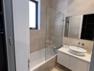 Новый жилой комплекс вилл с бассейнами и видом на море в городе Пафос, Кипр