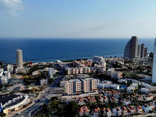 Современный жилой комплекс с бассейном и паркингом в престижном районе Лимассола, Кипр