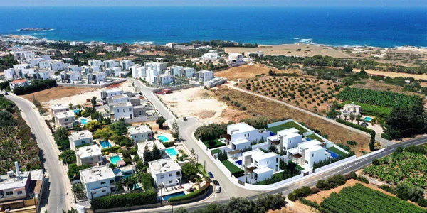 Виллы с бассейнами в резиденции с зеленой зоной, Пафос, Кипр