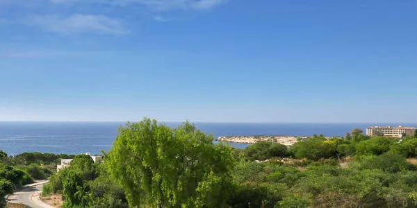 Резиденция с бассейном рядом с морем, Коралловый залив, Кипр