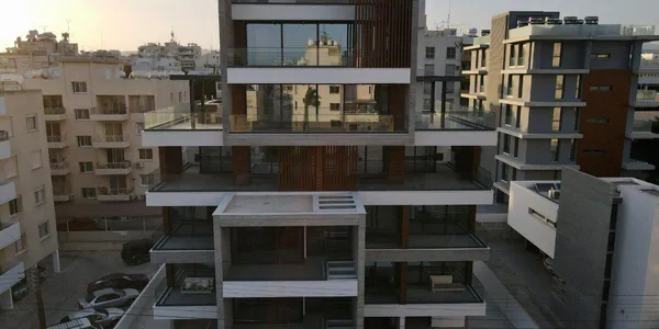 Современная резиденция в 300 метрах от моря, в центре Лимассола, Кипр