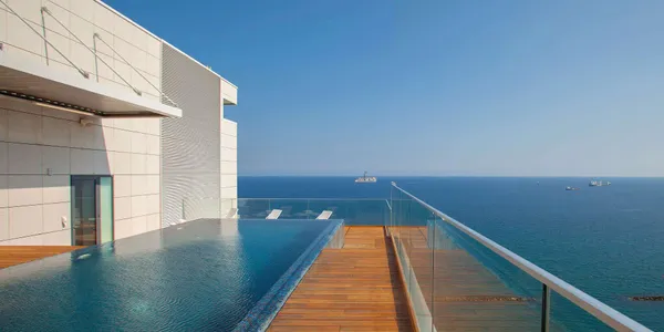 Резиденция с бассейнами и спа-центром на первой линии у моря, Лимассол, Кипр