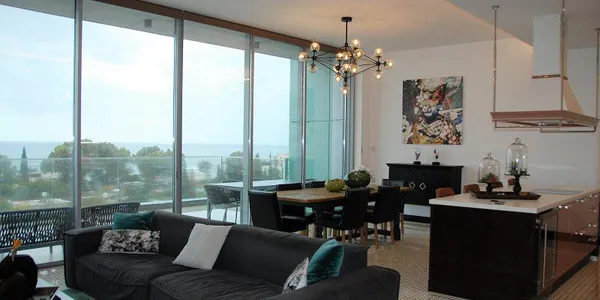 Закрытая резиденция с бассейном и зонами отдыха в 75 метрах от моря, Агиос Тихонас, Кипр