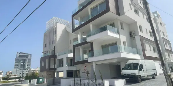 Закрытая резиденция с бассейном, Ливадия, Кипр