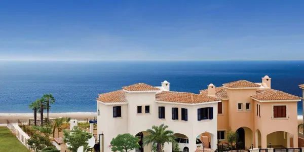 Комплекс вилл на берегу моря с бассейнами и садами, Латхи, Кипр