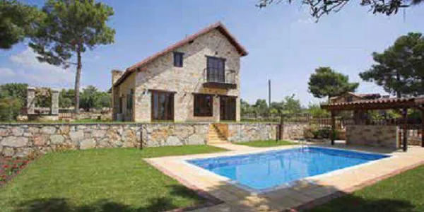 Комплекс вилл с бассейнами в живописном районе, Суни, Кипр