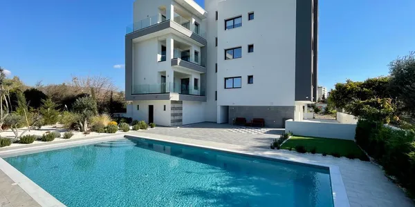 Современный клубный комплекс с бассейном в 750 метрах от пляжа, Гермасойя, Кипр