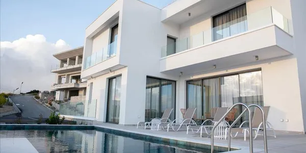 Новый комплекс меблированных вилл в 500 метрах от пляжа и поля для гольфа, Хлорака, Кипр