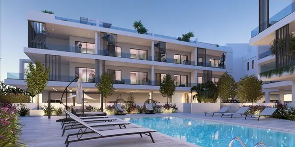 Новая резиденция с бассейном и тренажерным залом рядом с морем, Ливадия, Кипр