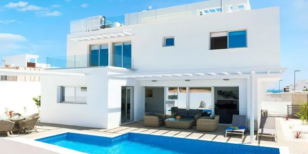 Новый жилой комплекс вилл с бассейнами в Айя-Напе, Кипр