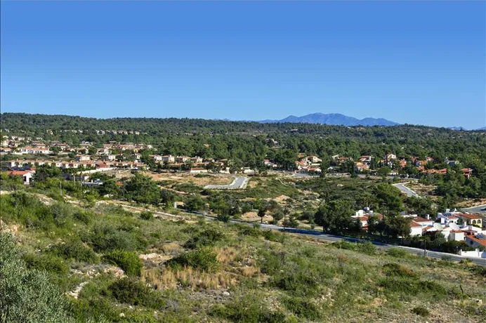 Новый комплекс вилл с бассейнами рядом с центром Лимассола, Суни, Кипр
