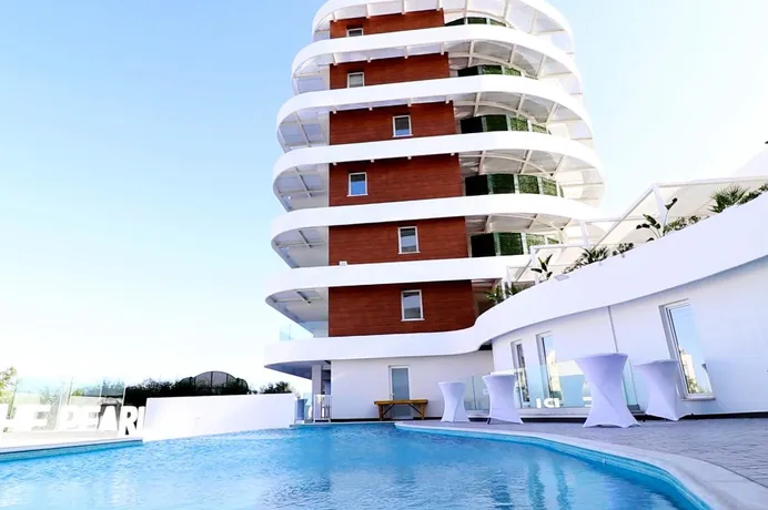 Новая резиденция с бассейном в 80 метрах от пляжа, Ларнака, Кипр