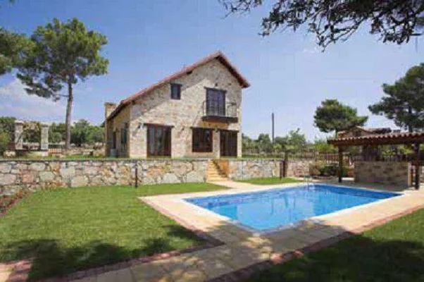 Комплекс вилл с бассейнами в живописном районе, Суни, Кипр