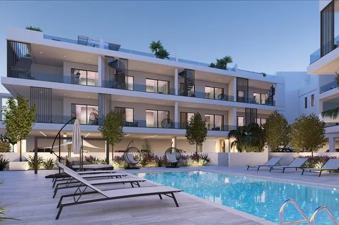 Новая резиденция с бассейном и тренажерным залом рядом с морем, Ливадия, Кипр