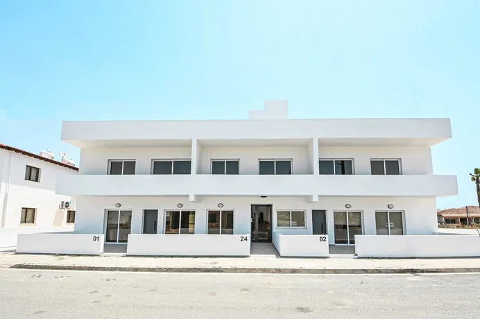 Малоэтажная резиденция недалеко от пляжа и университета, в престижном районе Ливадия, Кипр